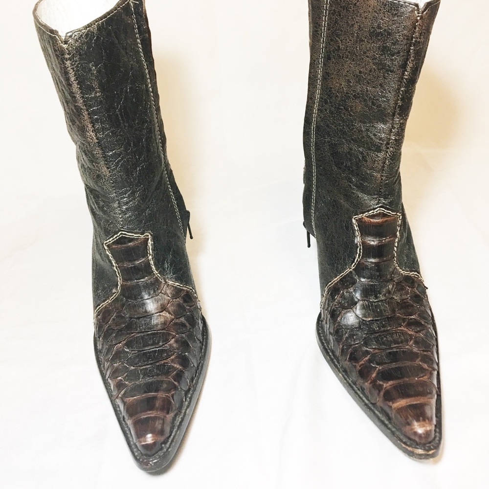 Los Altos womens snake skin pointed toe boots